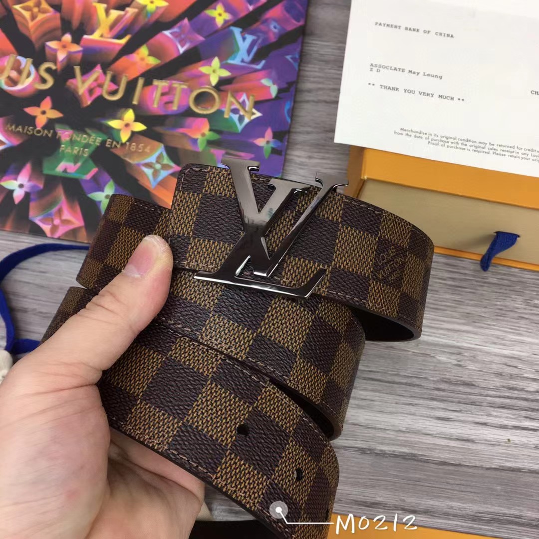 Louis Vuitton LV Initiales 40MM Reversible Belt   M0212W - DopestKickz