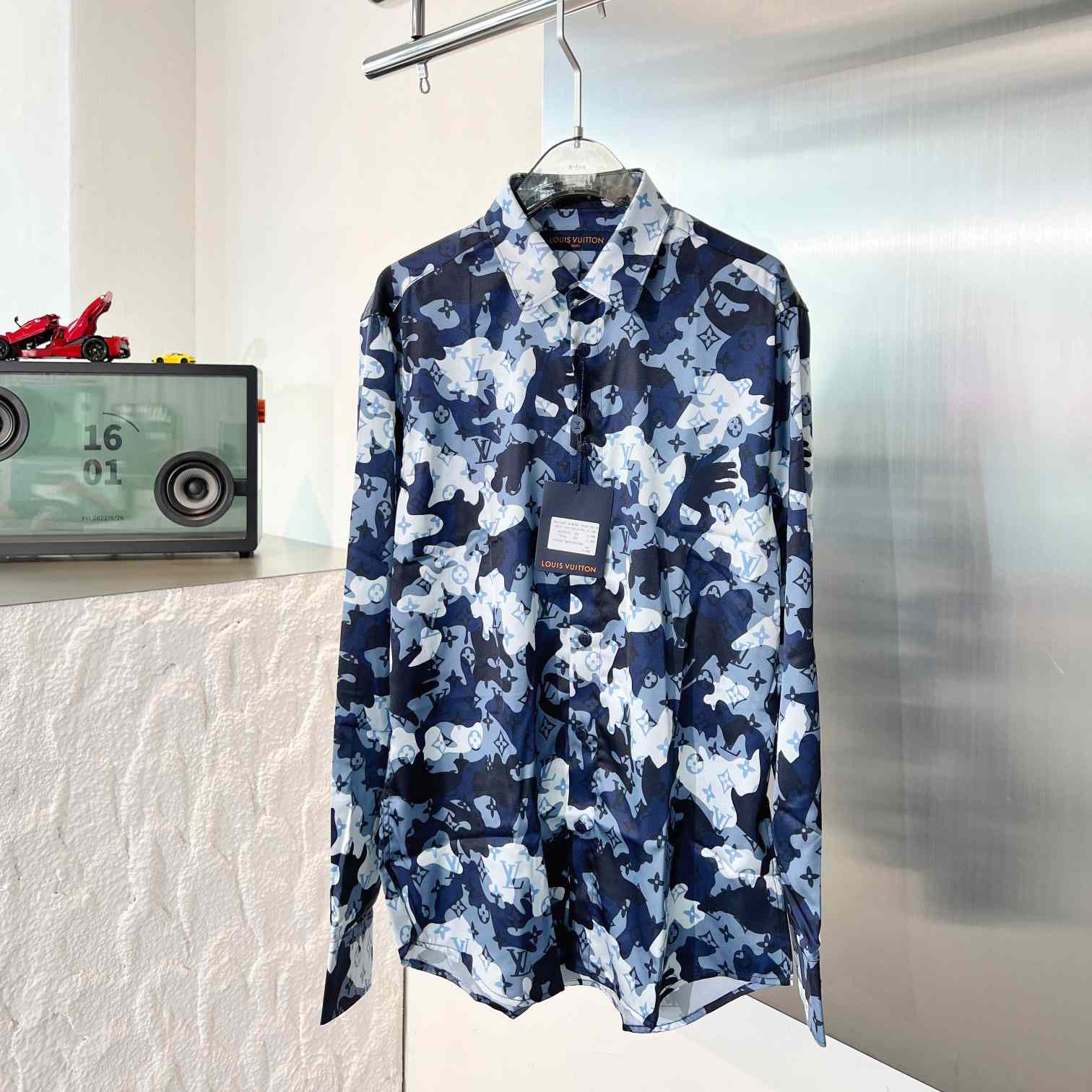 Louis Vuitton Camo Regular Silk Shirt   1A7XVH - DopestKickz