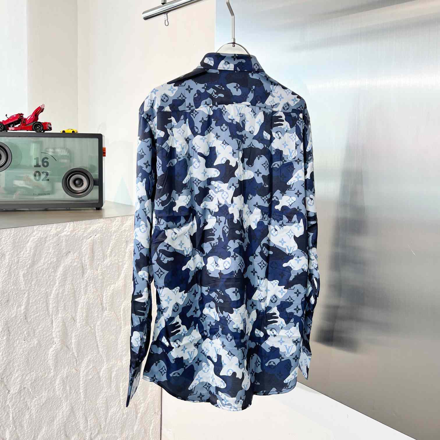 Louis Vuitton Camo Regular Silk Shirt   1A7XVH - DopestKickz