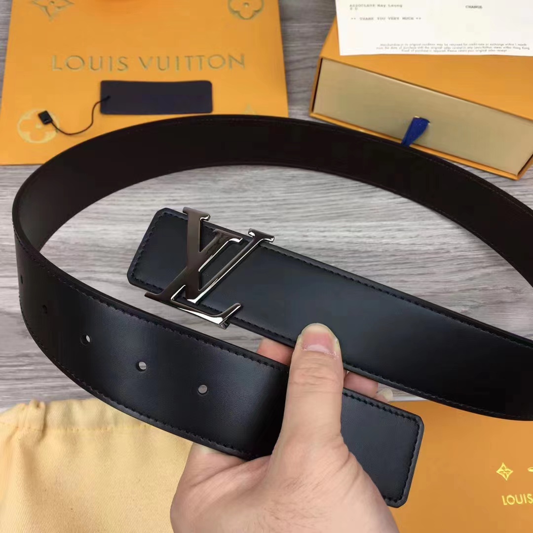 Louis Vuitton LV Initiales 40MM Reversible      M9887Q - DopestKickz