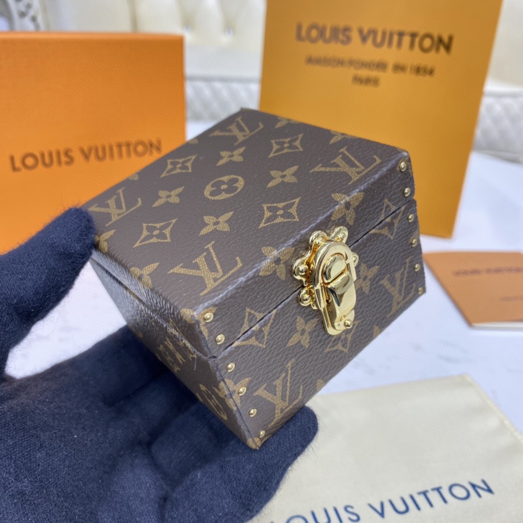 Louis Vuitton Hard Sided Trunk Ring Box(7.5-7.5-5cm) - DopestKickz
