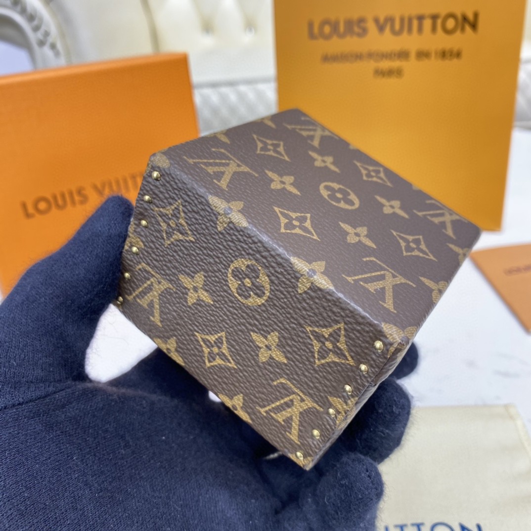 Louis Vuitton Hard Sided Trunk Ring Box(7.5-7.5-5cm) - DopestKickz