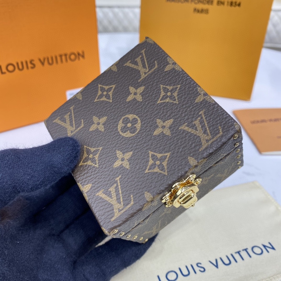 Louis Vuitton Hard Sided Trunk Ring Box(7.5-7.5-5cm) - DopestKickz