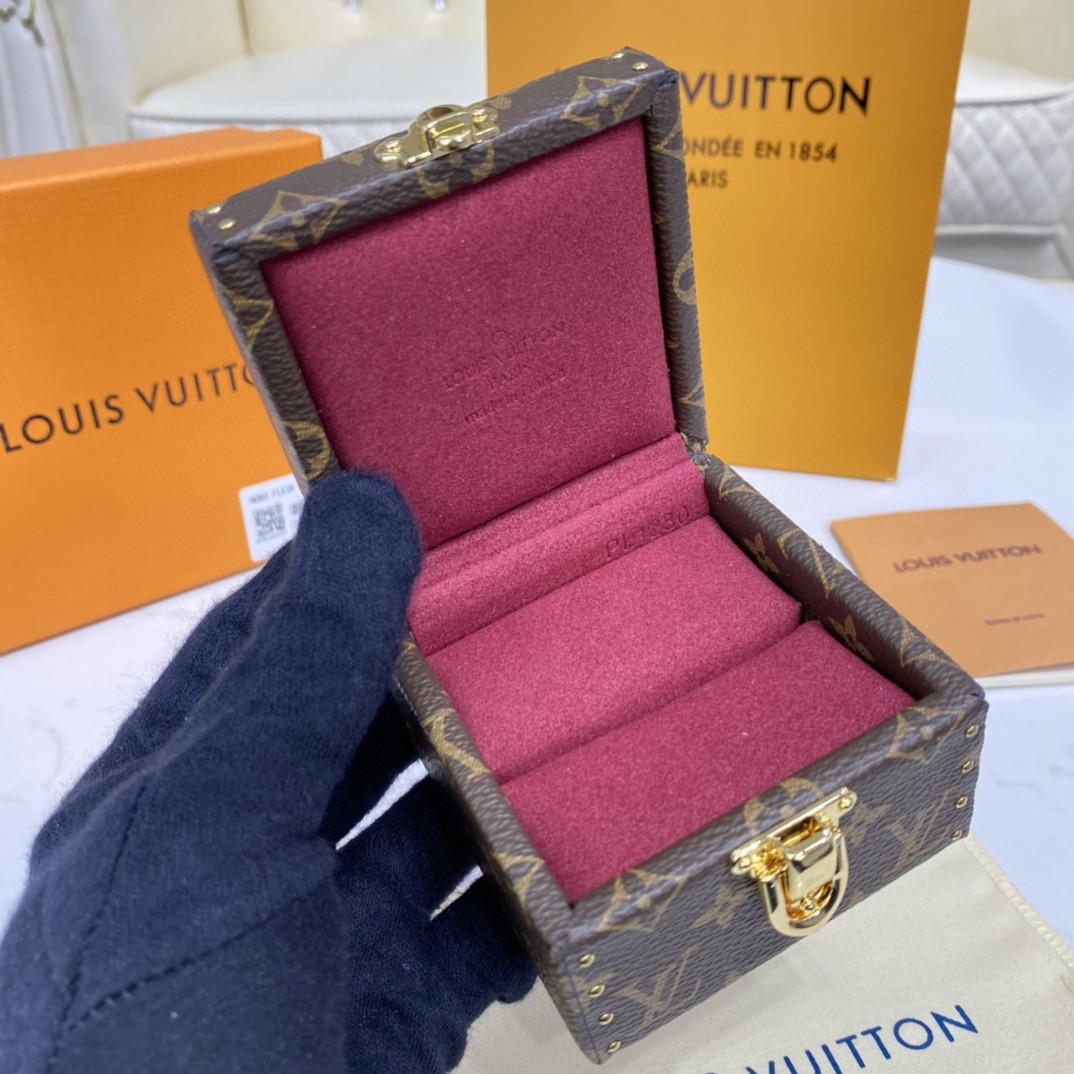 Louis Vuitton Hard Sided Trunk Ring Box(7.5-7.5-5cm) - DopestKickz
