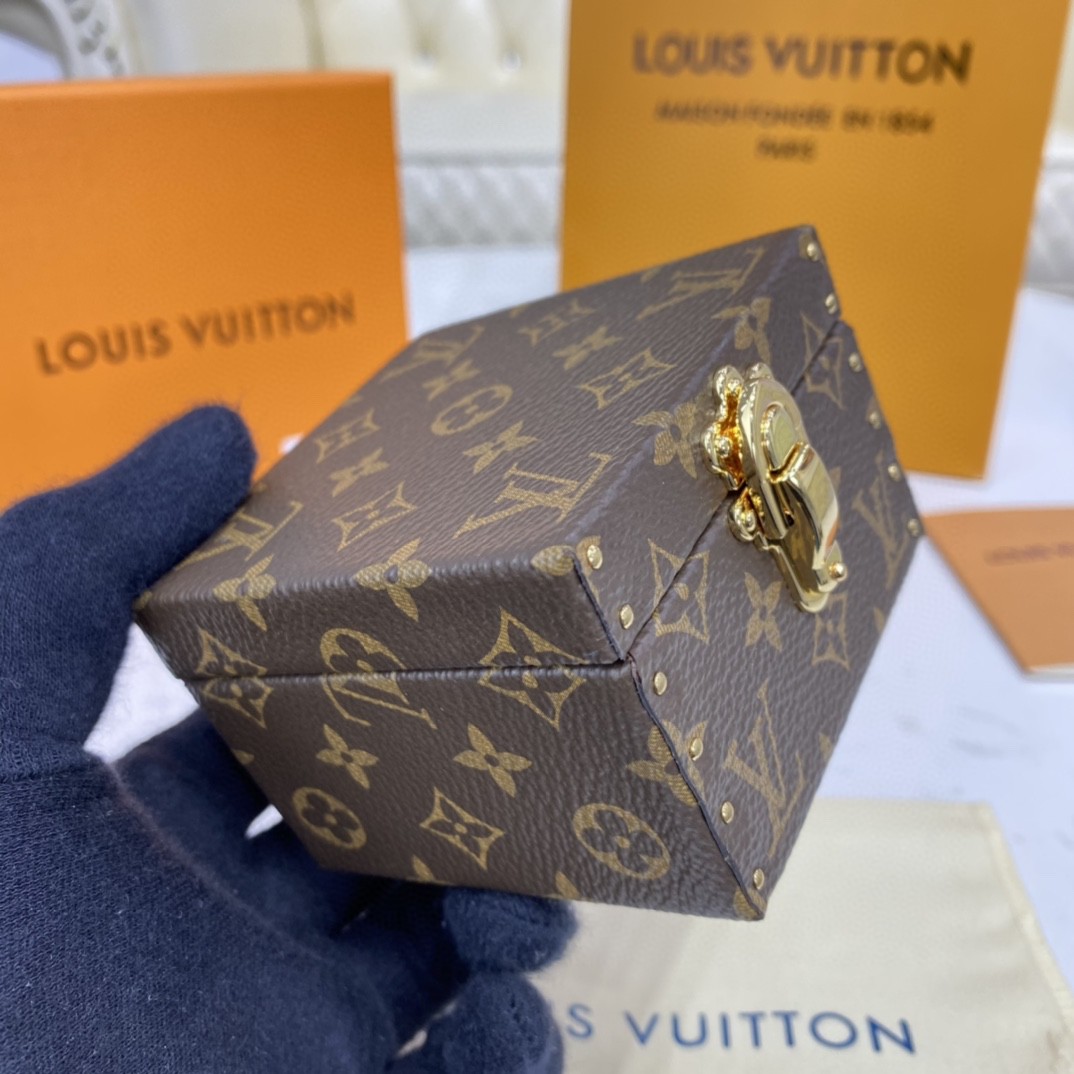 Louis Vuitton Hard Sided Trunk Ring Box(7.5-7.5-5cm) - DopestKickz
