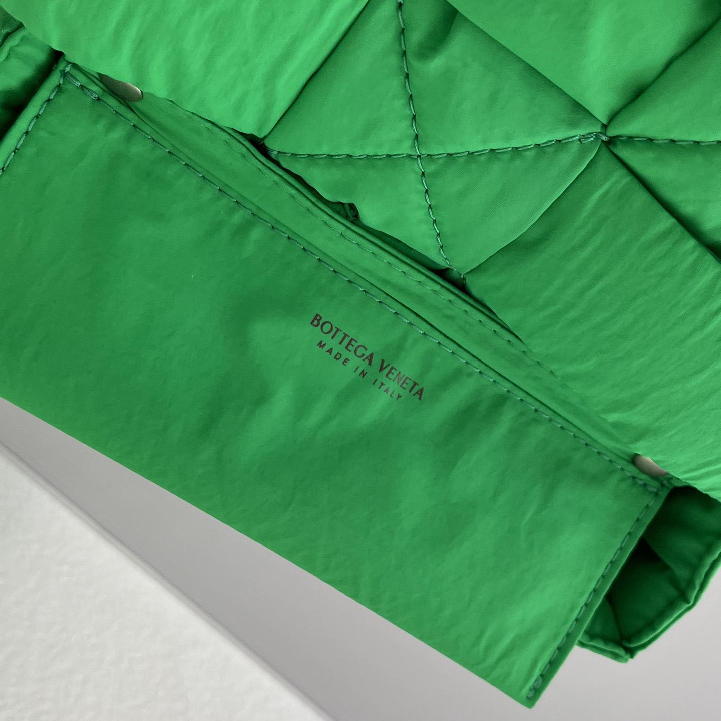 Bottega Veneta Padded Tech Cassette Padded Intreccio Nylon Cross-Body Bag(19-10-5cm) - DopestKickz