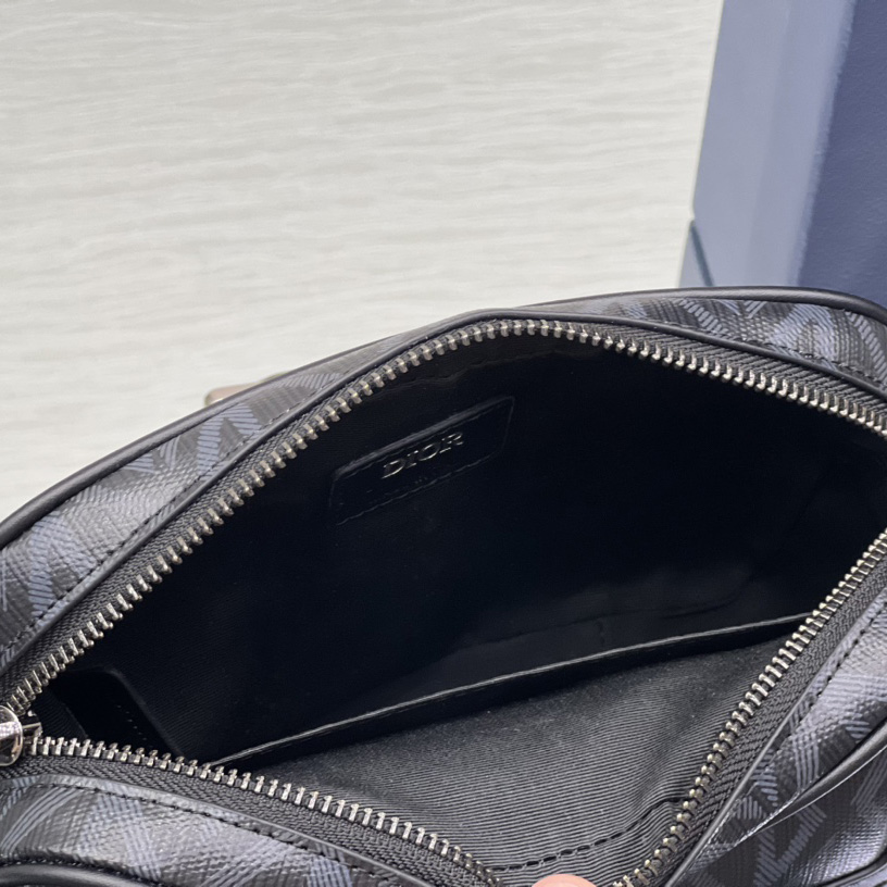Dior Hit The Road Messenger Pouch(20.5-15-7 cm) - DopestKickz