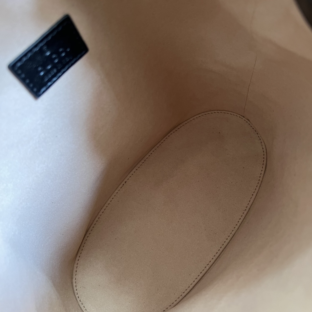 Gucci Diana Small Bucket Bag (23.5-38-10.5cm) - DopestKickz