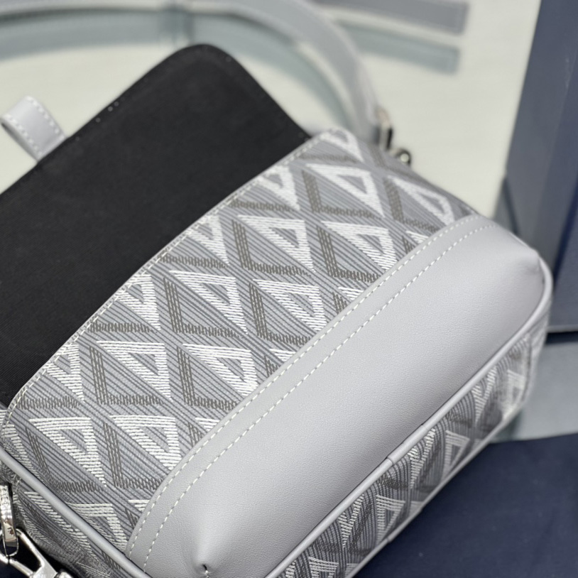 Dior Hit The Road Messenger Pouch(20.5-15-7 cm) - DopestKickz