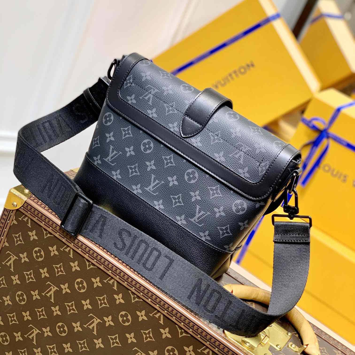 Louis Vuitton  Saumur Messenger(36-23-11cm) M45911 - DopestKickz