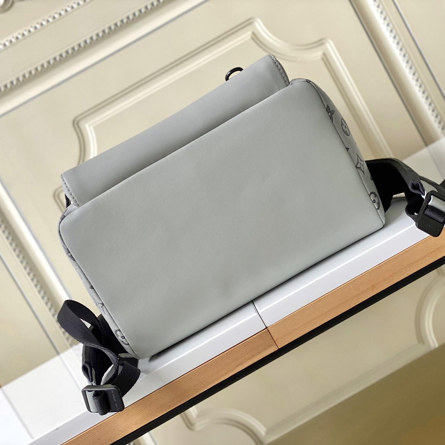 Louis Vuitton Backpack (33-41-18cm)  M46105 - DopestKickz