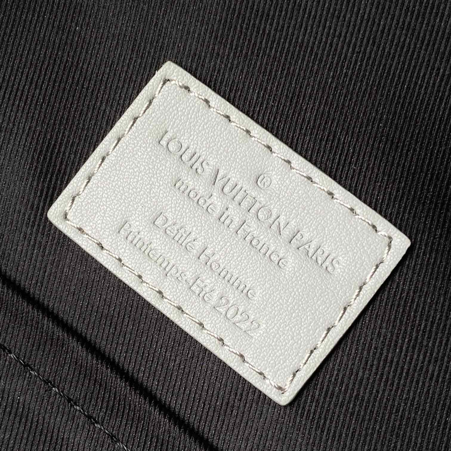 Louis Vuitton Backpack (33-41-18cm)  M46105 - DopestKickz