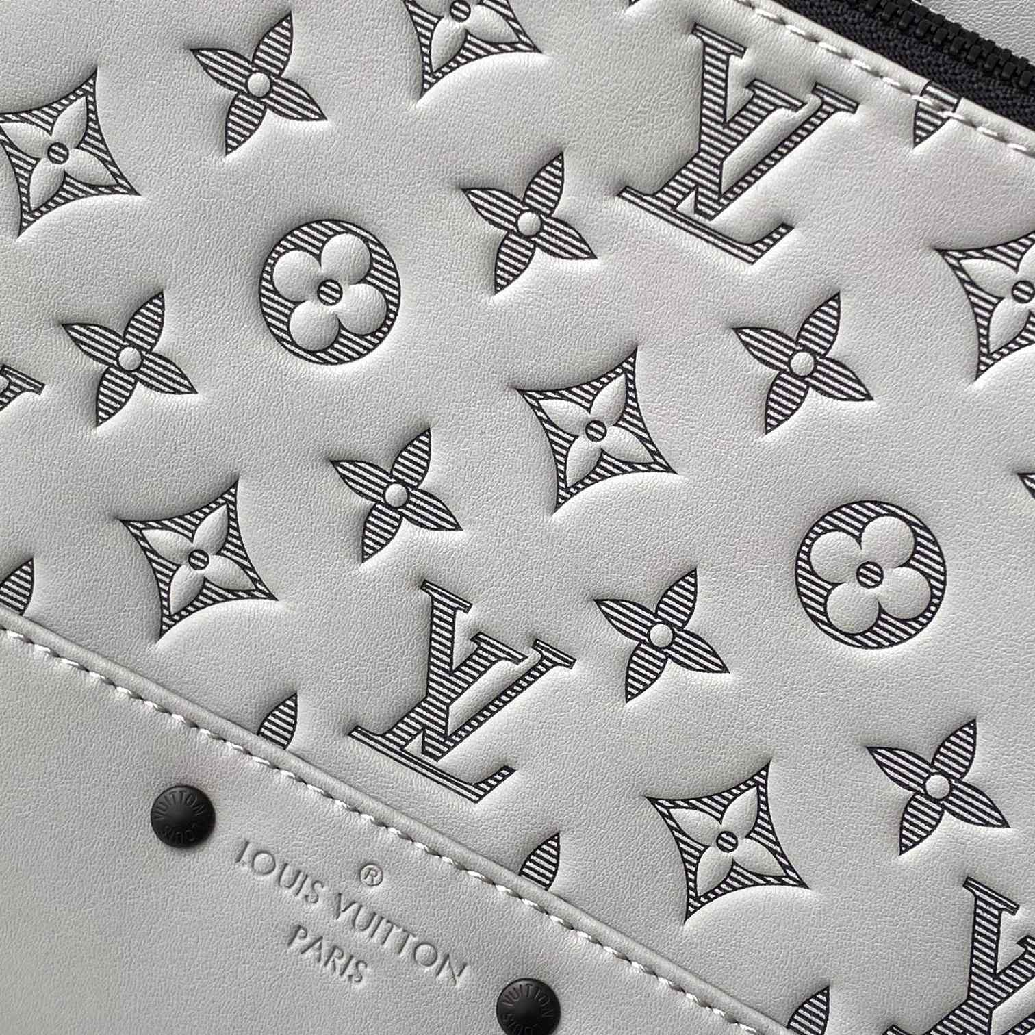 Louis Vuitton Backpack (33-41-18cm)  M46105 - DopestKickz