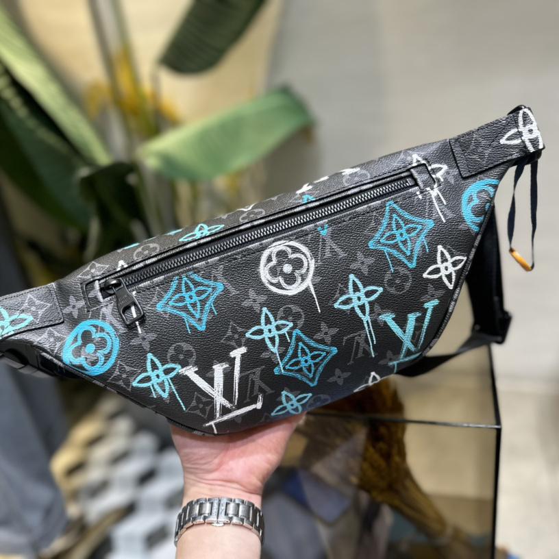 Louis Vuitton Discovery Bumbag(44-15-9cm)     M21397 - DopestKickz
