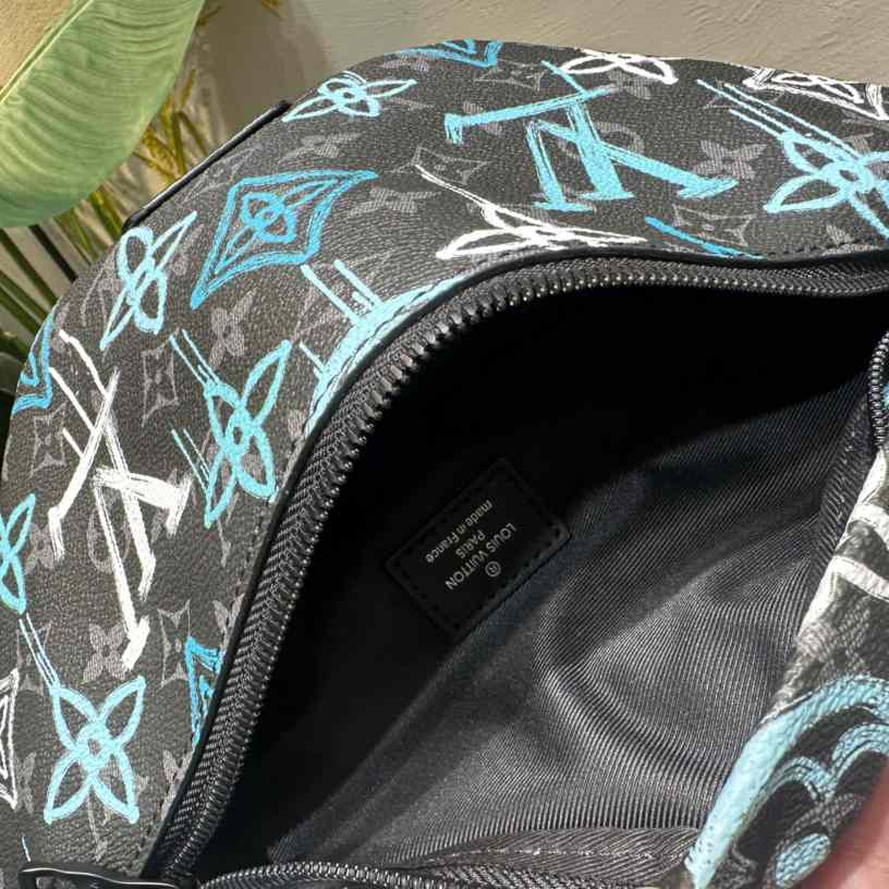 Louis Vuitton Discovery Bumbag(44-15-9cm)     M21397 - DopestKickz