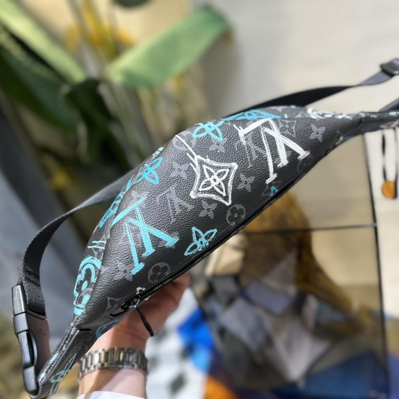 Louis Vuitton Discovery Bumbag(44-15-9cm)     M21397 - DopestKickz