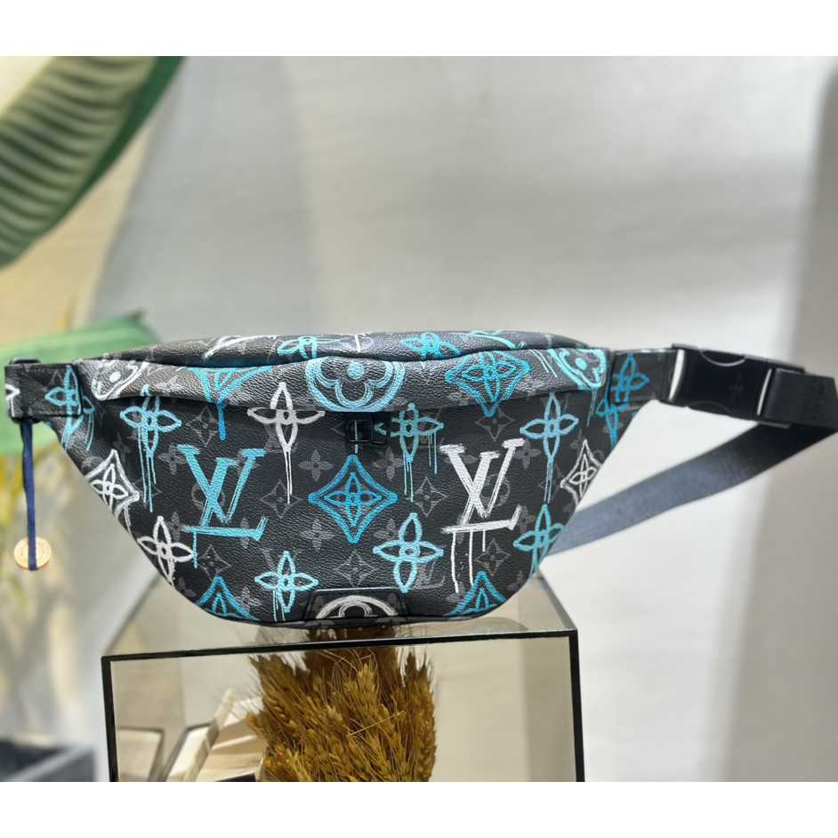 Louis Vuitton Discovery Bumbag(44-15-9cm)     M21397 - DopestKickz