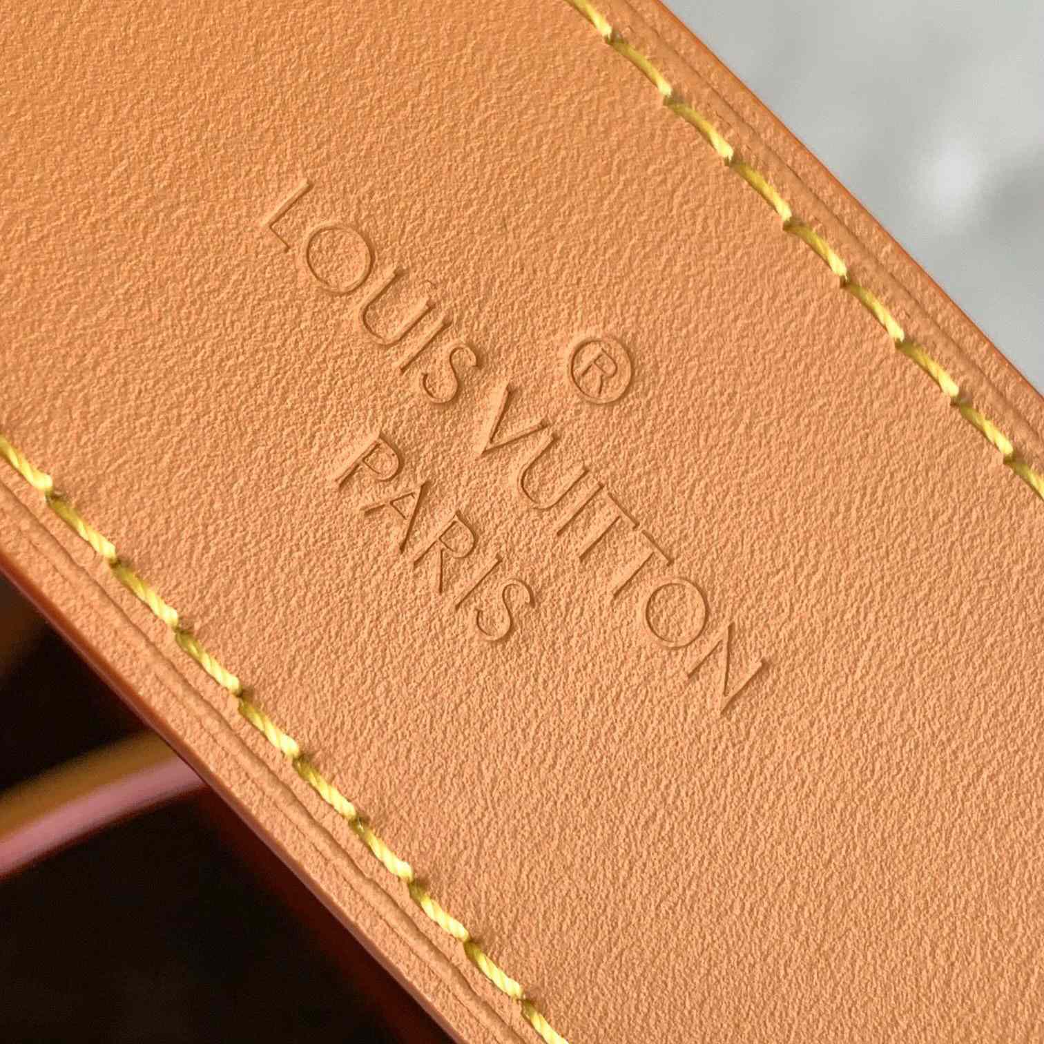 Louis Vuitton Carryall MM (39-30-15cm)     M46197 - DopestKickz