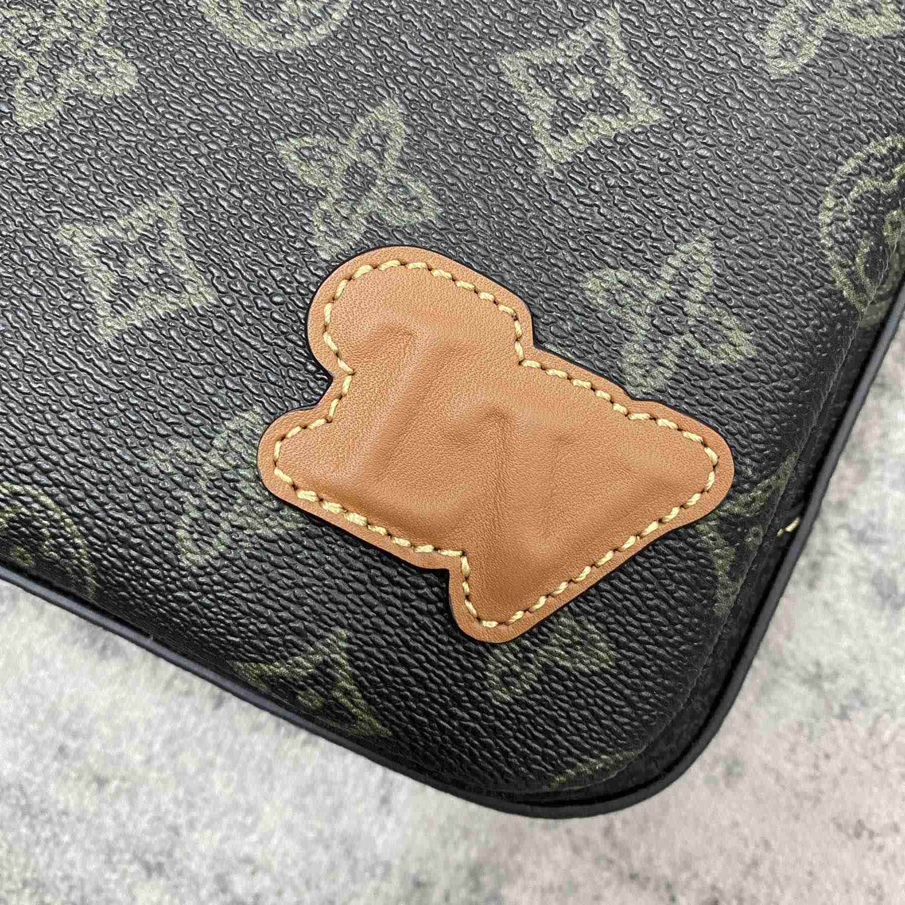 Louis Vuitton Trio Messenger(25-18.5-7cm)   M46340 - DopestKickz