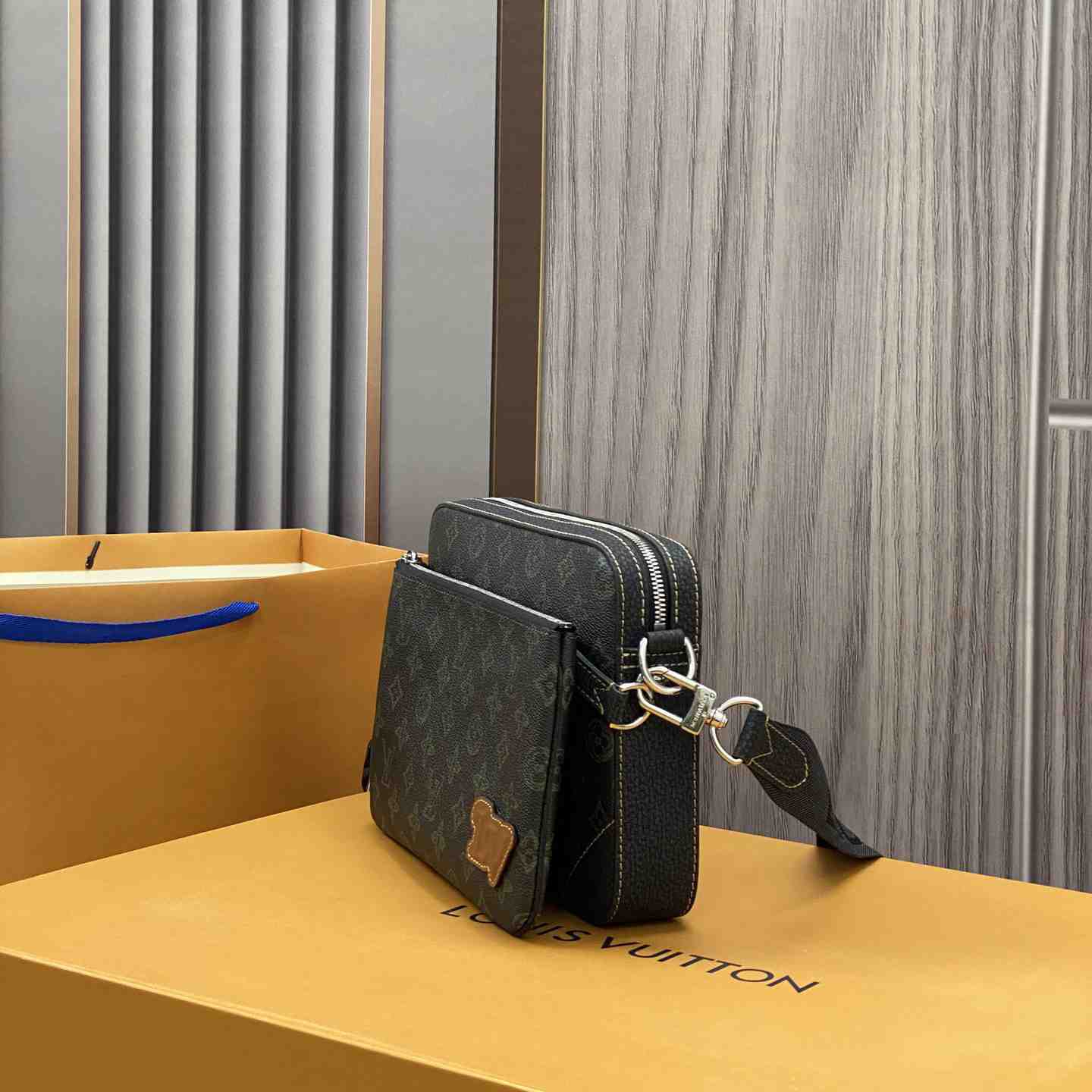 Louis Vuitton Trio Messenger(25-18.5-7cm)   M46340 - DopestKickz