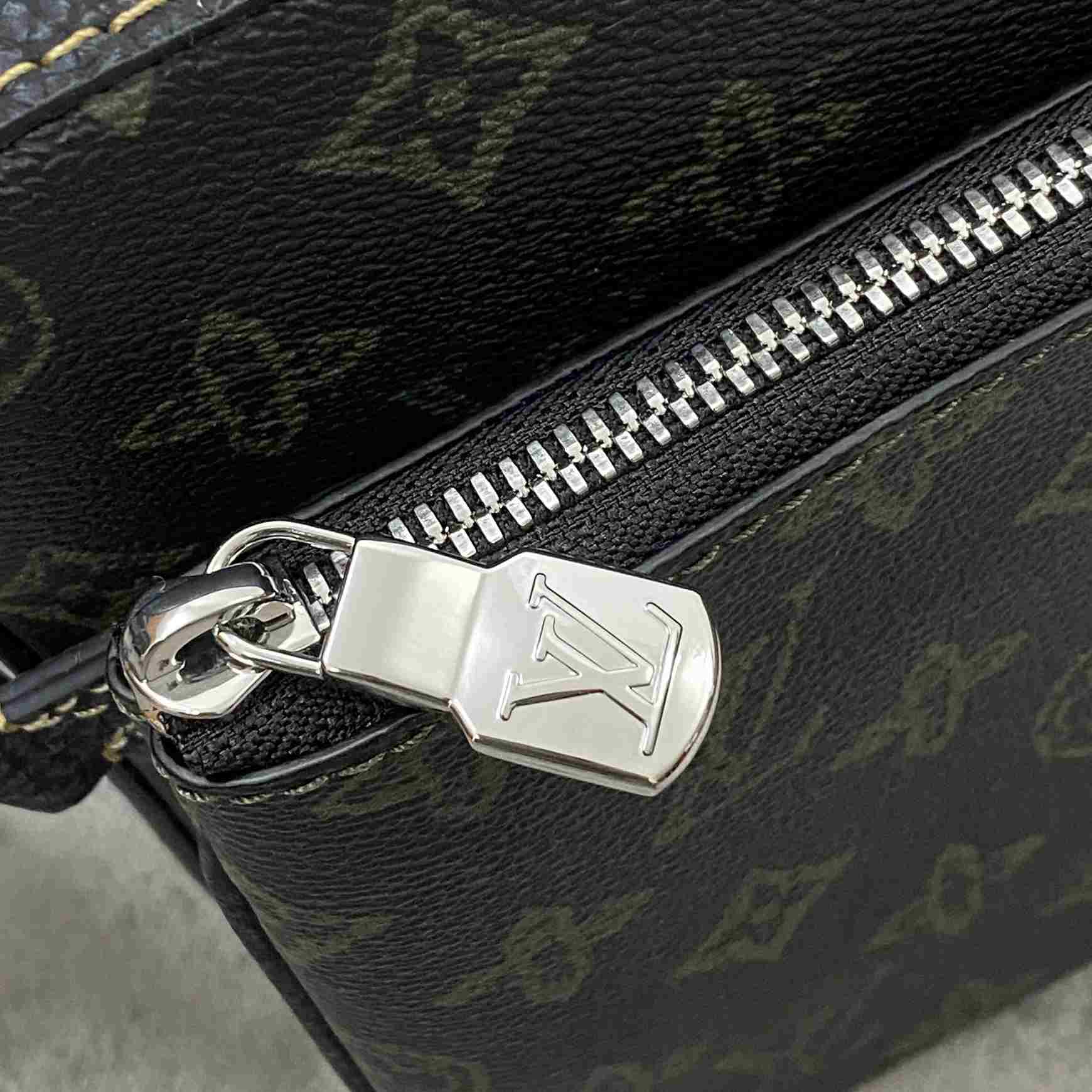Louis Vuitton Trio Messenger(25-18.5-7cm)   M46340 - DopestKickz