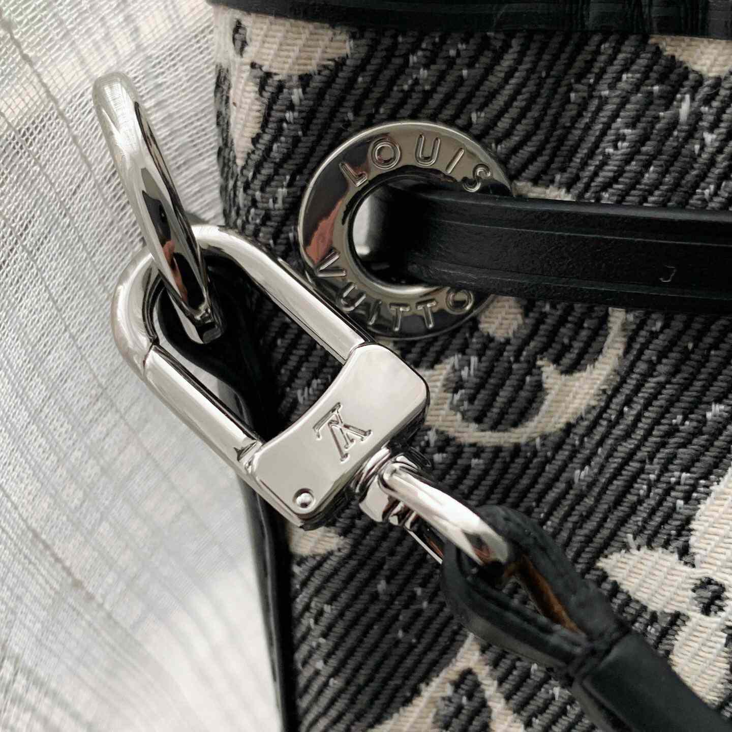 Louis Vuitton Nano Noe(13-16-10m) - DopestKickz