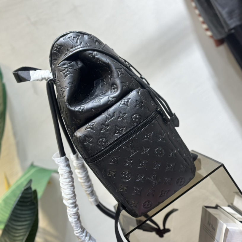 Louis Vuitton Discovery Backpack GM(35-54.5-19cm)  M43680 - DopestKickz