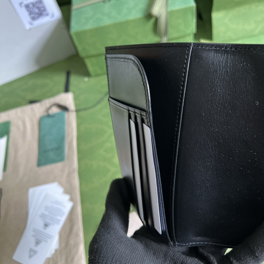 Gucci GG Embossed Passport Case(10.5-14.5cm) - DopestKickz