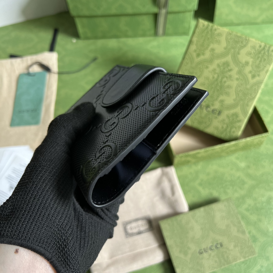 Gucci GG Embossed Passport Case(10.5-14.5cm) - DopestKickz