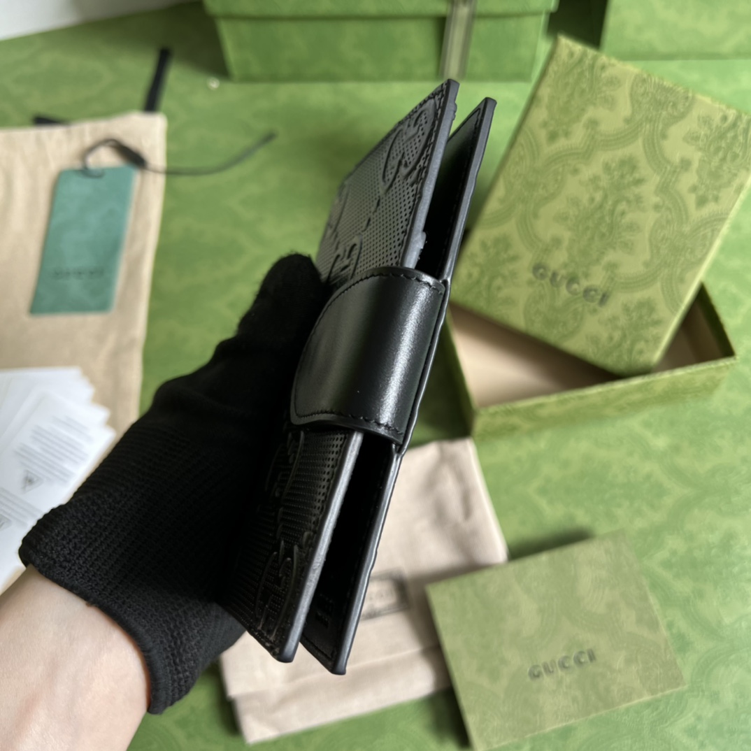 Gucci GG Embossed Passport Case(10.5-14.5cm) - DopestKickz