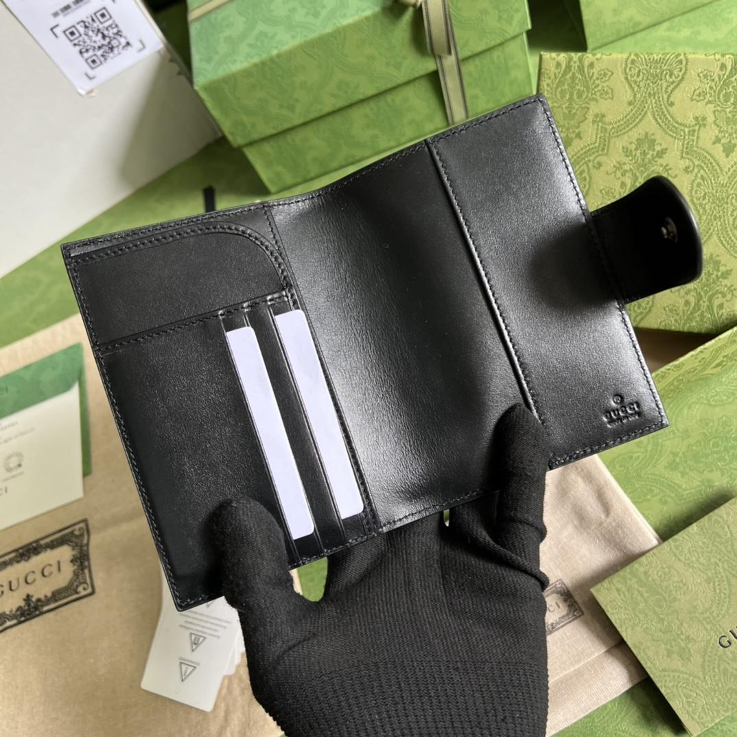 Gucci GG Embossed Passport Case(10.5-14.5cm) - DopestKickz
