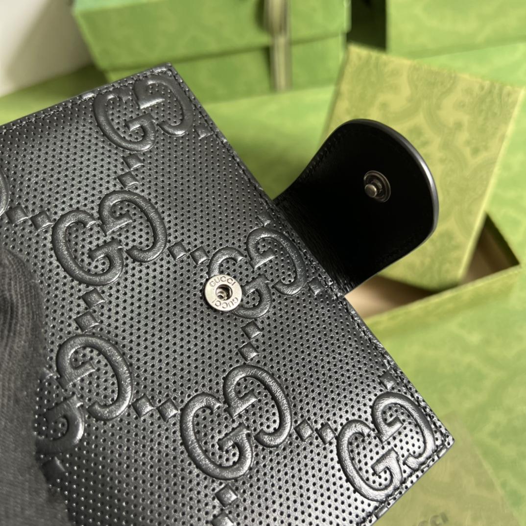 Gucci GG Embossed Passport Case(10.5-14.5cm) - DopestKickz