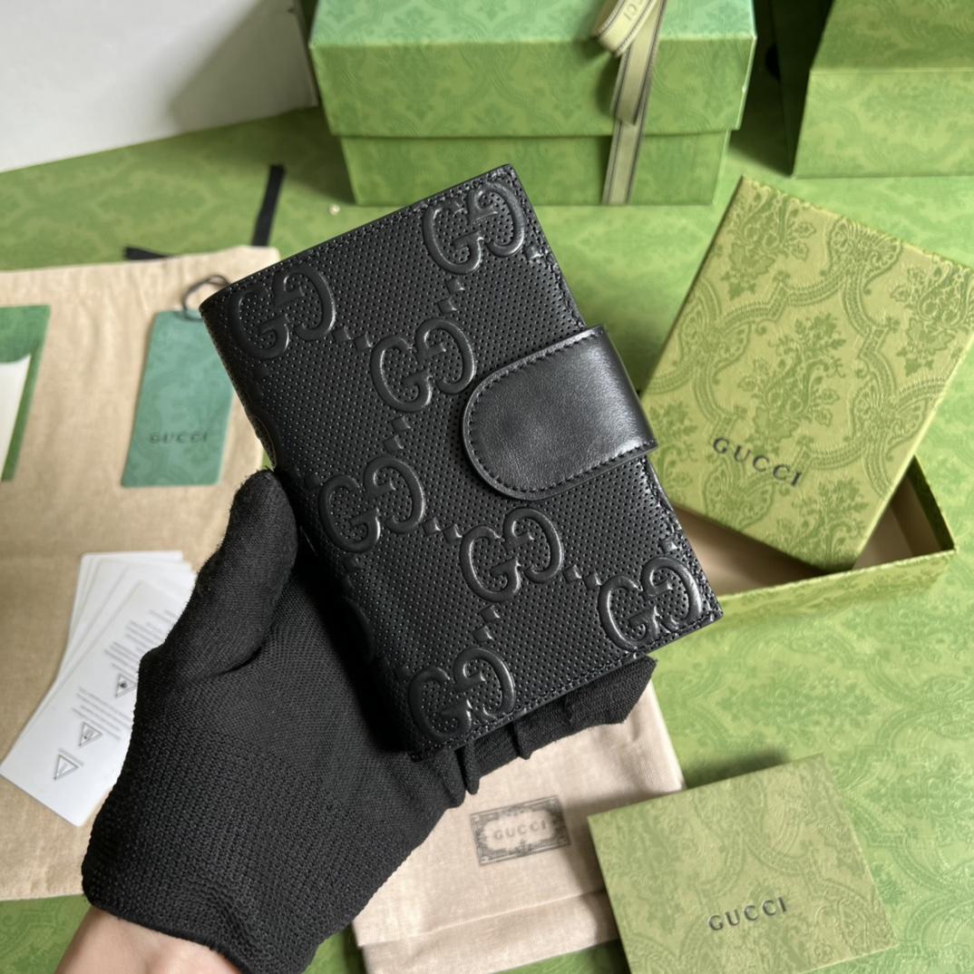 Gucci GG Embossed Passport Case(10.5-14.5cm) - DopestKickz
