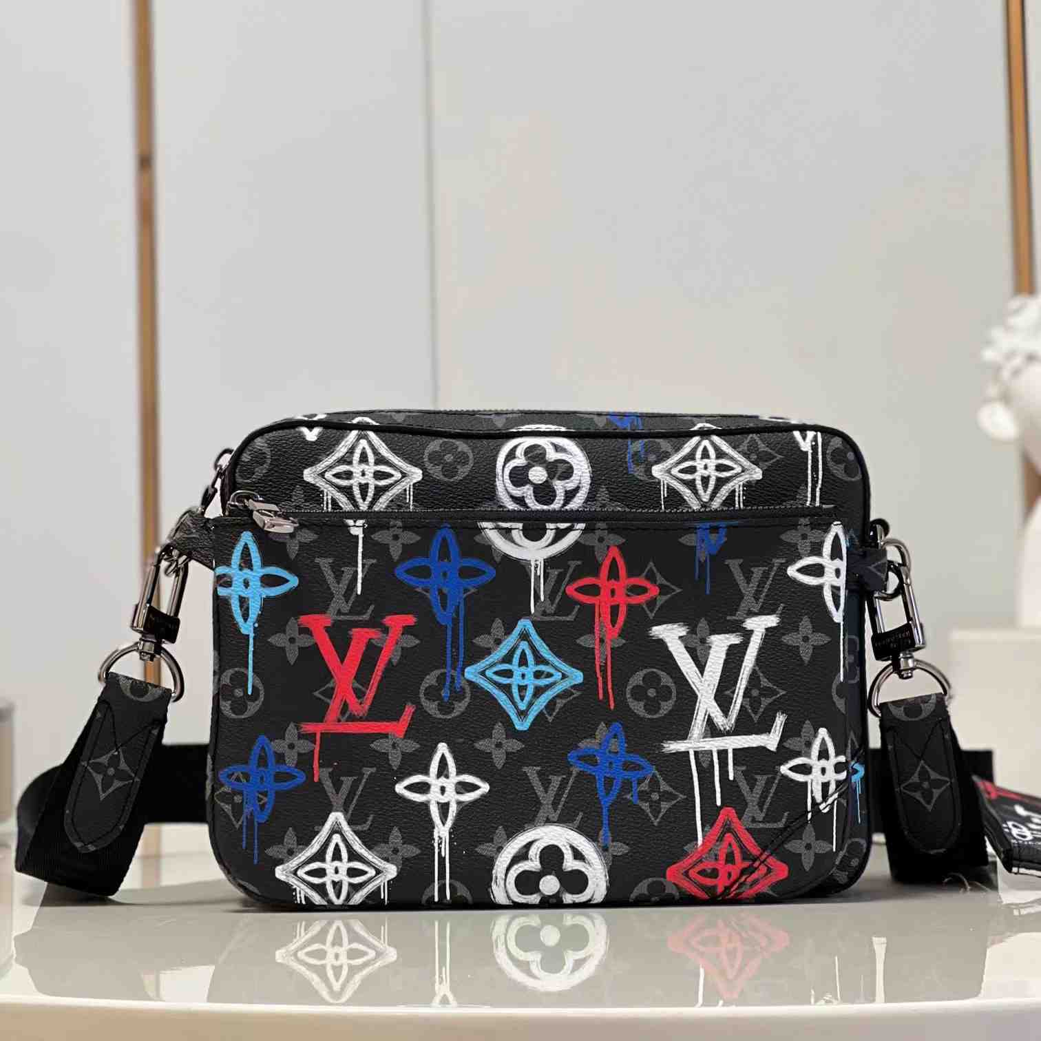 Louis Vuitton Trio Messenger(25-18.5-7cm)   M21396 - DopestKickz