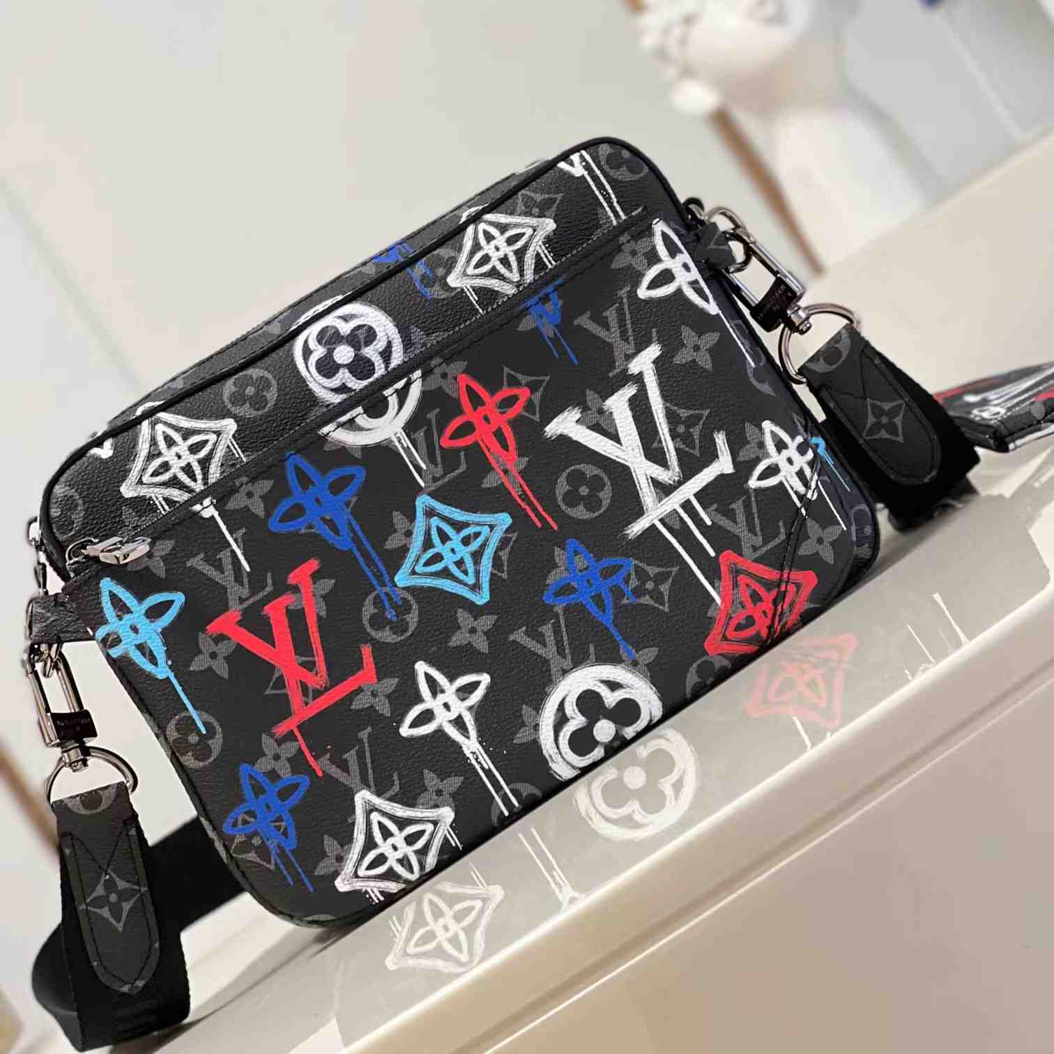 Louis Vuitton Trio Messenger(25-18.5-7cm)   M21396 - DopestKickz