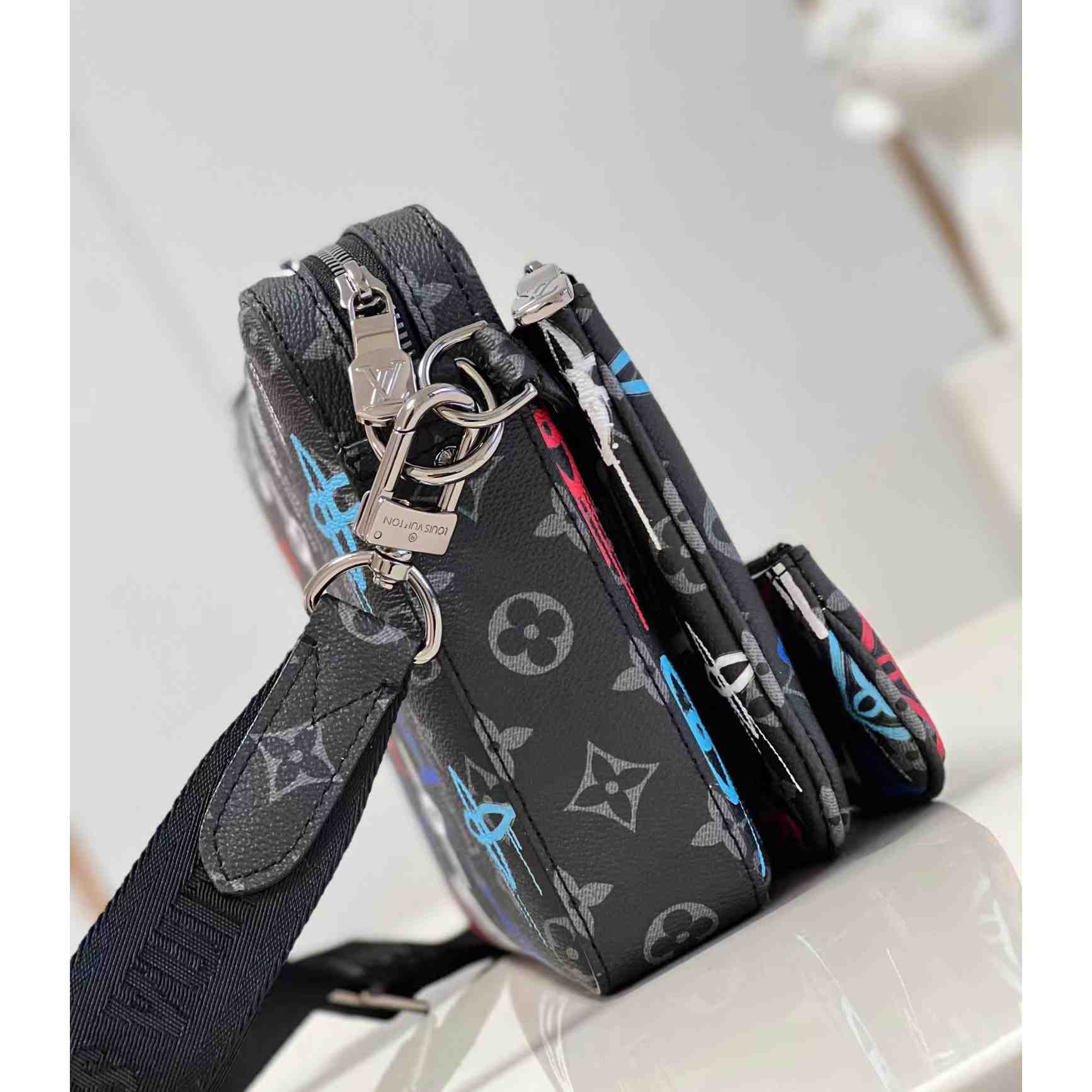 Louis Vuitton Trio Messenger(25-18.5-7cm)   M21396 - DopestKickz