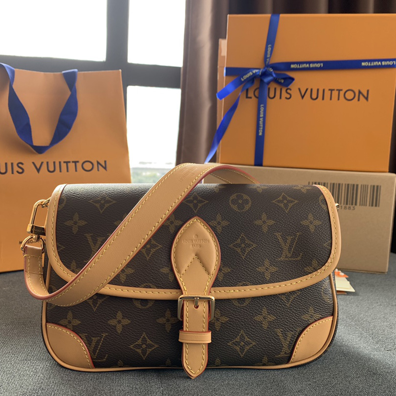 Louis Vuitton Diane(25-9-15cm)   M45985 - DopestKickz