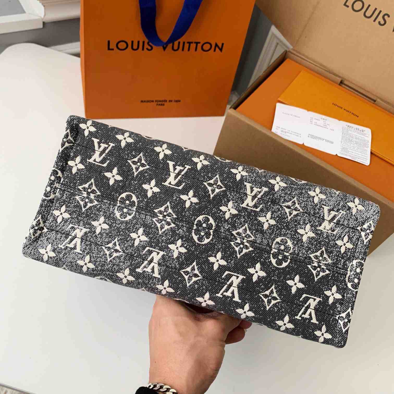 Louis Vuitton OnTheGo MM(35-27-14cm) - DopestKickz