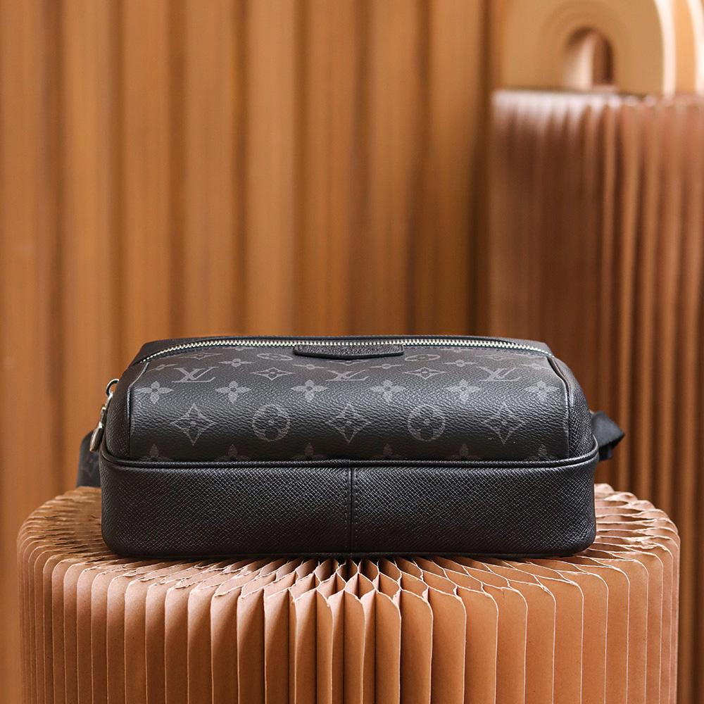  Louis Vuitton Outdoor Messenger(29.5-20-10.5cm)   M30233 - DopestKickz