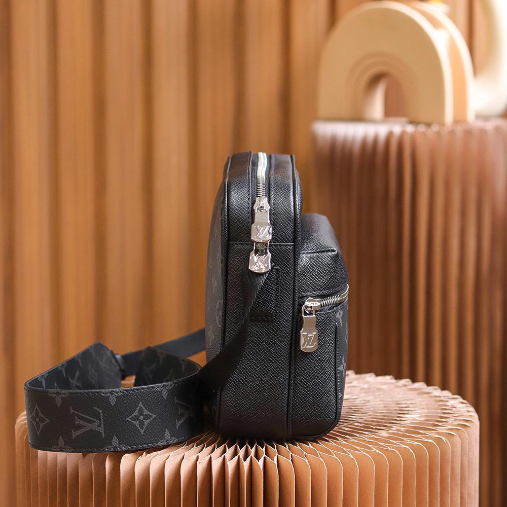  Louis Vuitton Outdoor Messenger(29.5-20-10.5cm)   M30233 - DopestKickz