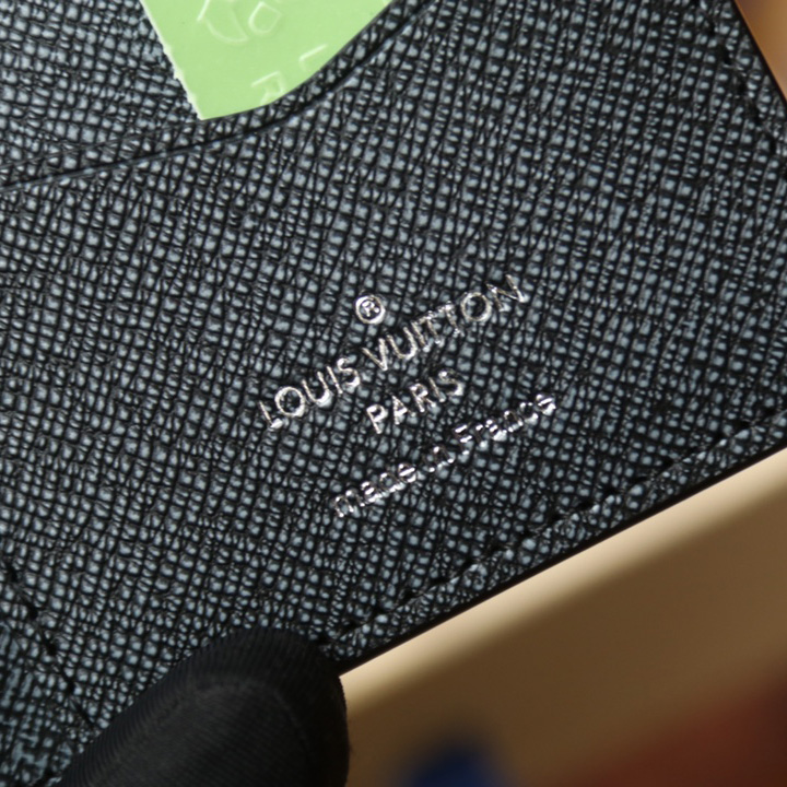 Louis Vuitton Pocket Organizer (7.5-11.1-1cm)   M81789 - DopestKickz