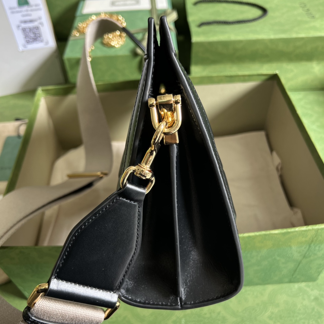 Gucci GG Matelassé Leather Medium Bag(32.5-20-10cm)   - DopestKickz