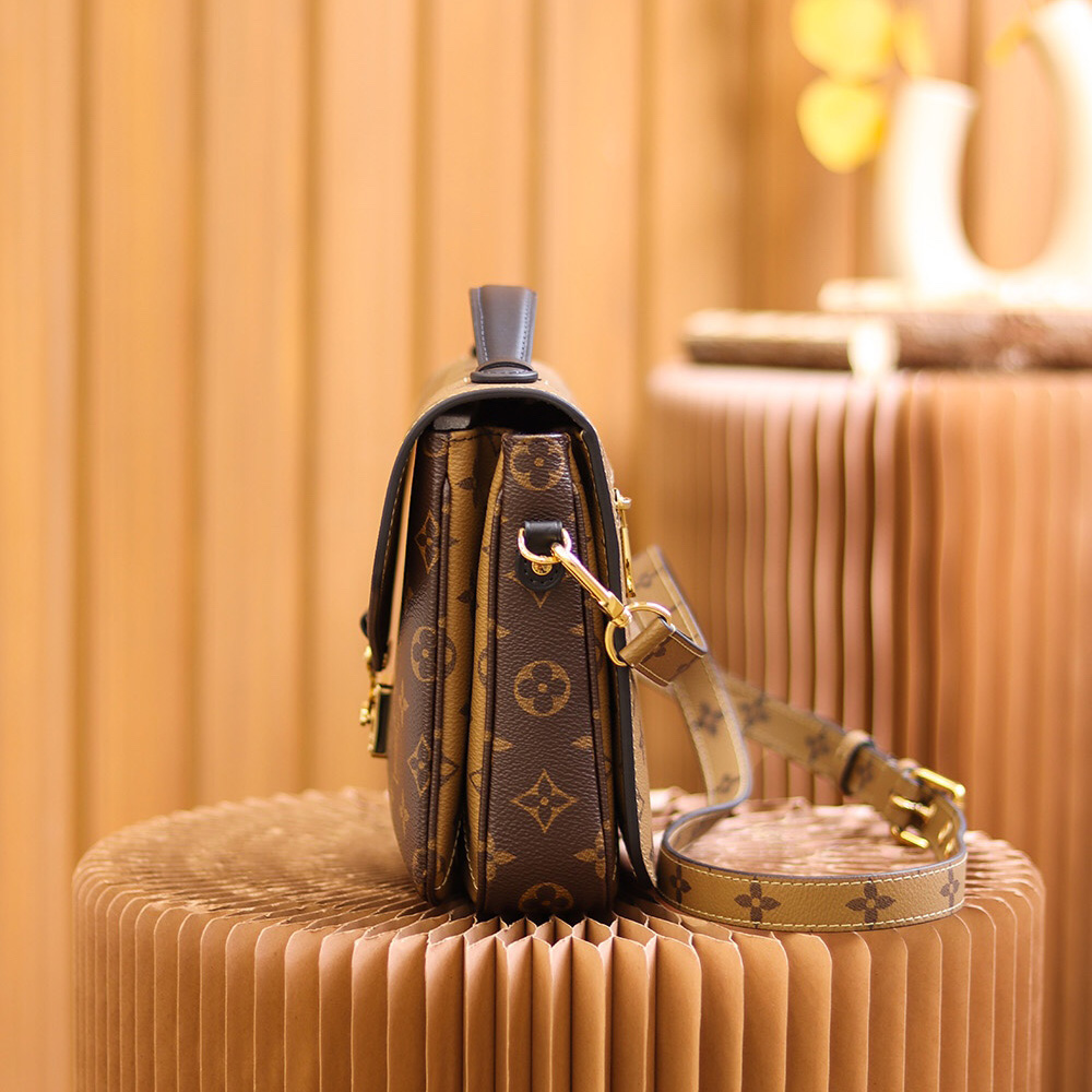 Louis Vuitton Pochette Métis Bag (25*19*7cm)   M44876 - DopestKickz