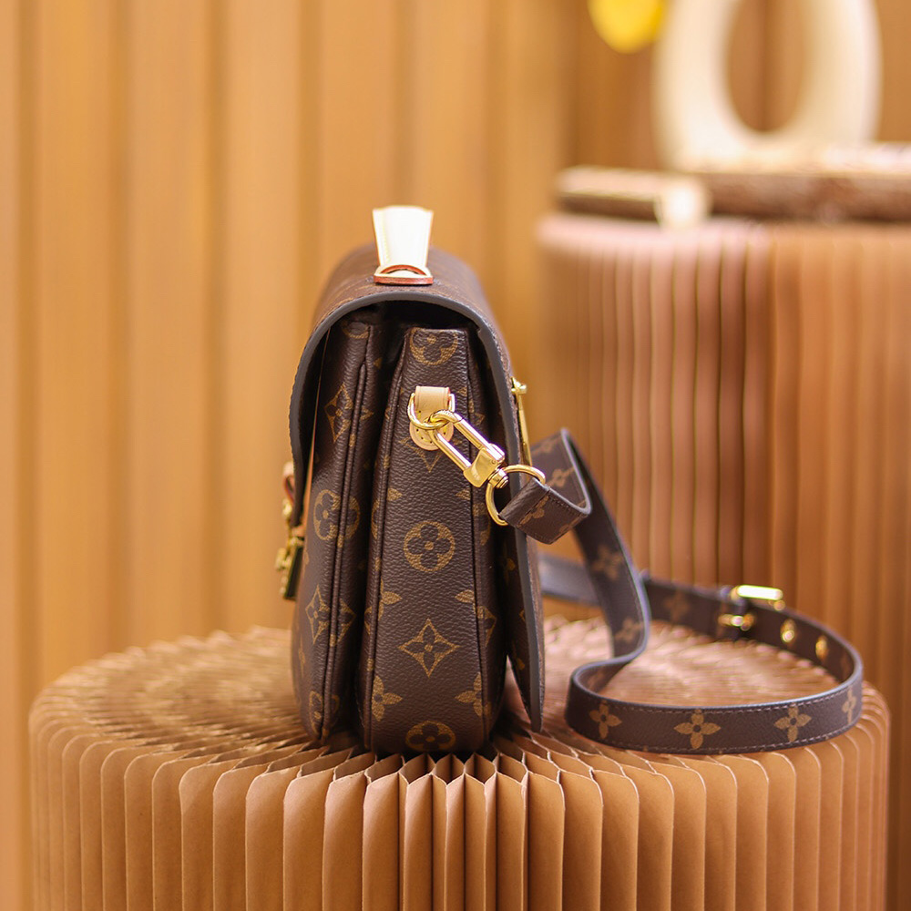 Louis Vuitton Pochette Métis Bag (25*19*7cm)   M44875 - DopestKickz