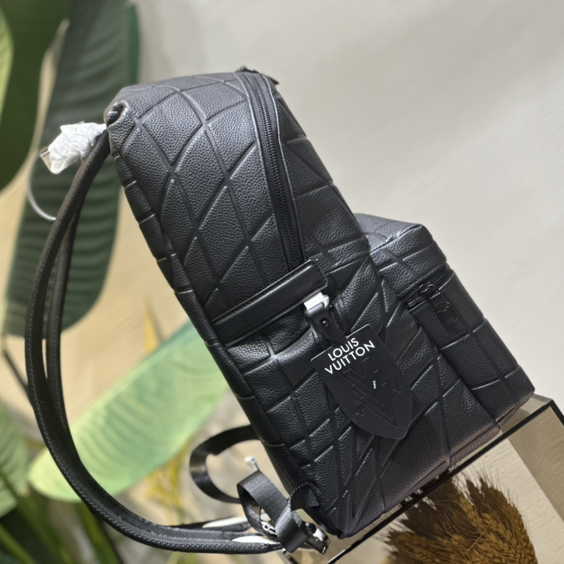 Louis Vuitton Discovery Backpack(30-40-20cm)  M21391 - DopestKickz