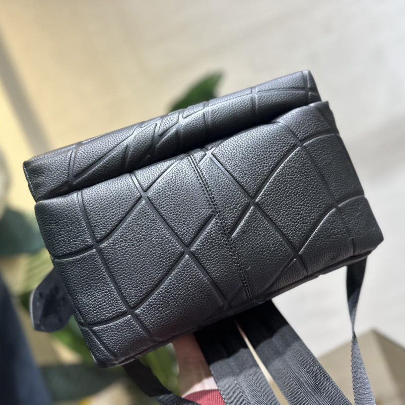 Louis Vuitton Discovery Backpack(30-40-20cm)  M21391 - DopestKickz