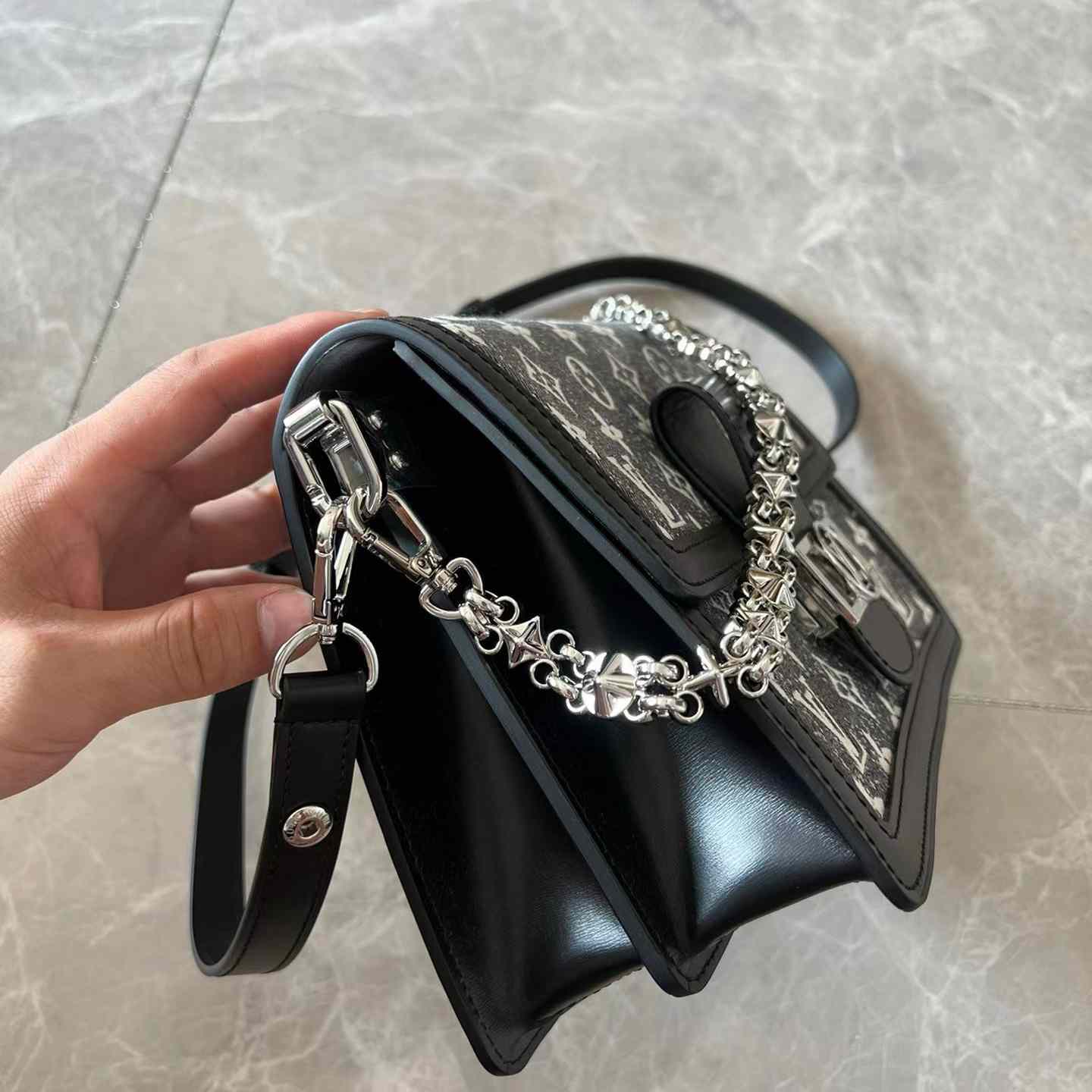 Louis VuittonDauphine MM Handbag (25-17-10.5cm)   M21458 - DopestKickz