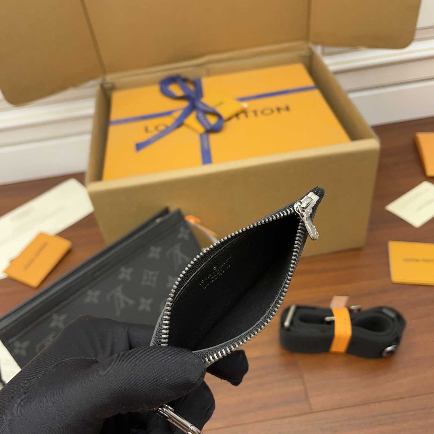 Louis Vuitton Gaston Wearable Wallet(22x14.5x4.5CM)   M81124 - DopestKickz