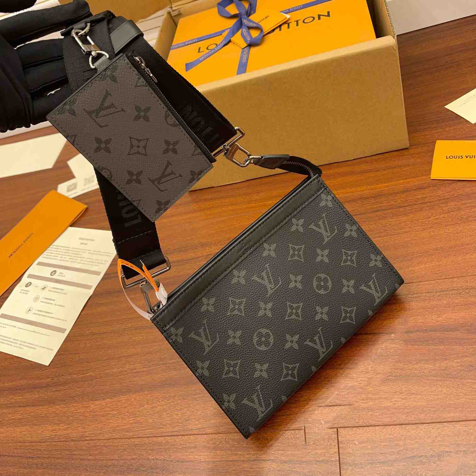 Louis Vuitton Gaston Wearable Wallet(22x14.5x4.5CM)   M81124 - DopestKickz