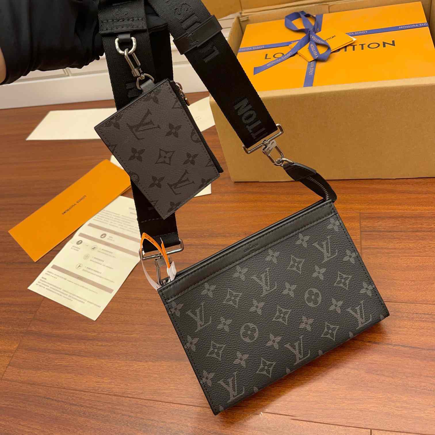 Louis Vuitton Gaston Wearable Wallet(22x14.5x4.5CM)   M81124 - DopestKickz